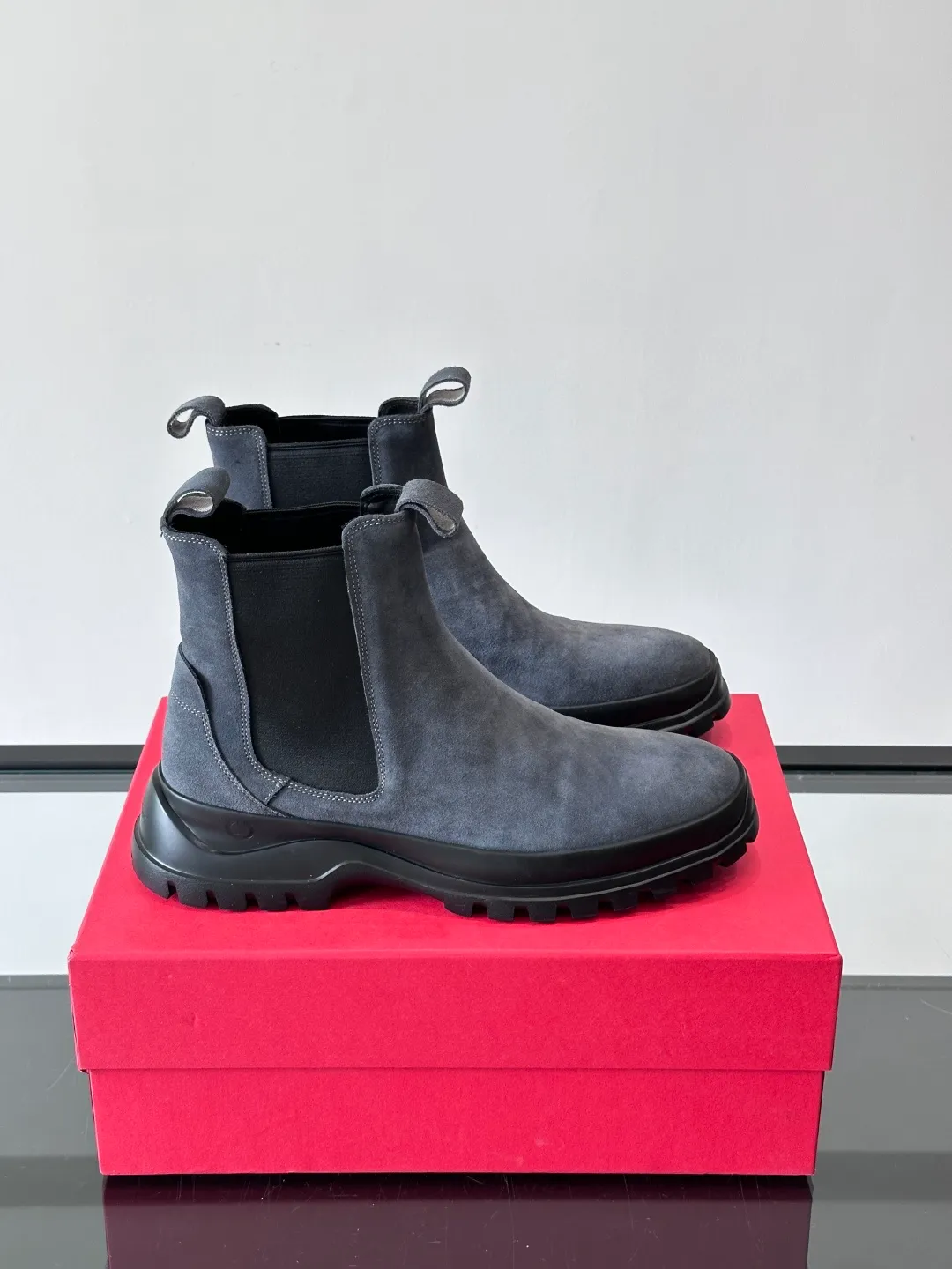 Men's men's shoes 💰960 FERRAGAMO Chelsea boots, super A Chelsea shoes equipped with thick outsole, minimalist design exudes modern charm. Imported leather surface, good texture, leather lining, easy to wear!  size: 39-44 (38.45.46 customized)